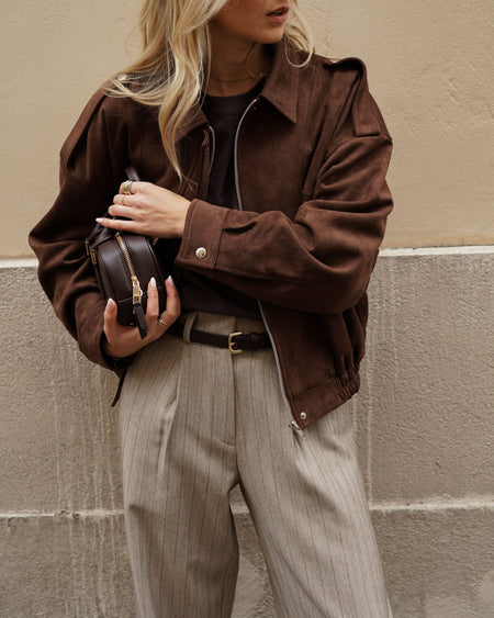 Atelier Simai, veste bomber Kate en suédine marron chocolat, made in France